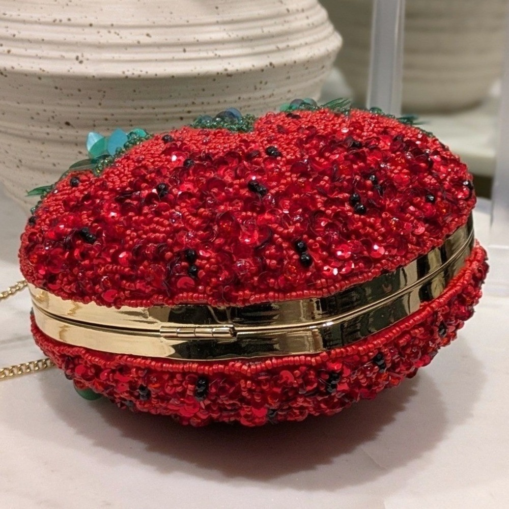 NWT Women's Beaded Strawberry Crossbody Handcrafted in India Novelty Bag - Picture 8 of 11